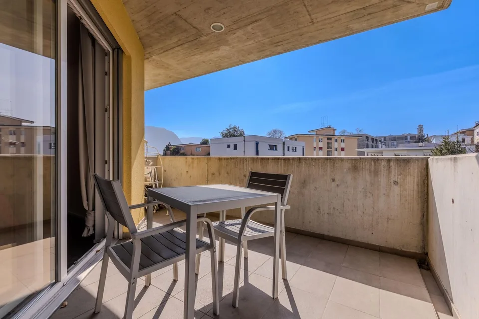 BRIGHT AND ELEGANT 3.5 ROOM APARTMENT WITH OPEN VIEW IN PORZA