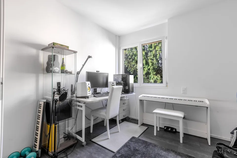 BRIGHT AND ELEGANT 3.5 ROOM APARTMENT WITH OPEN VIEW IN PORZA