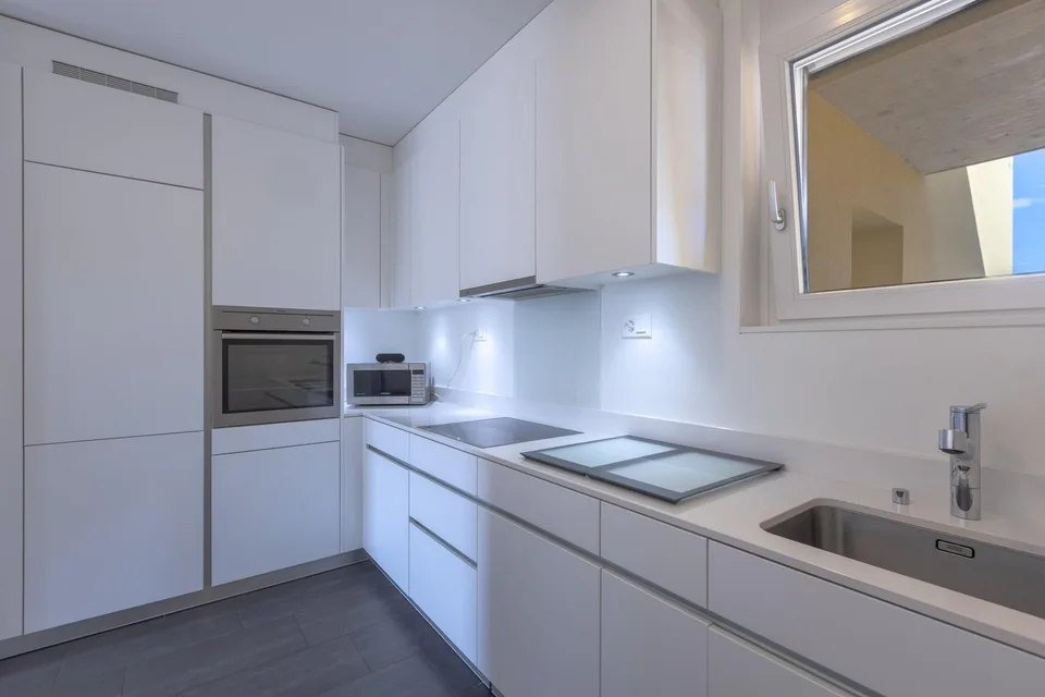 BRIGHT AND ELEGANT 3.5 ROOM APARTMENT WITH OPEN VIEW IN PORZA