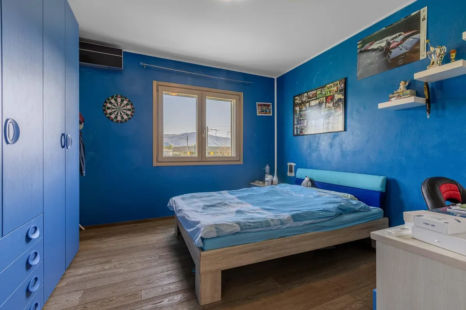 Splendid 6.5-room villa on one floor with garden in Stabio