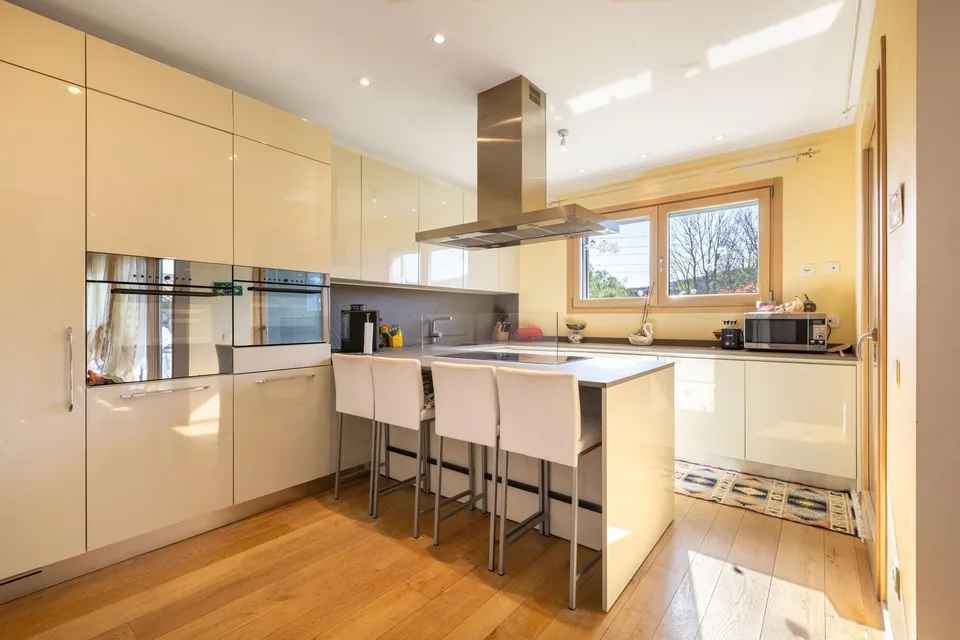 Splendid 6.5-room villa on one floor with garden in Stabio