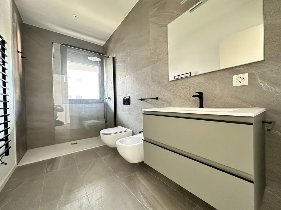 Appartement moderne et spacieux de 2.5 pièces avec grande terrasse à Canobbio