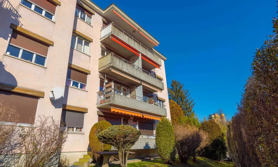 3.5 rooms renovated with open view into the green in Stabio