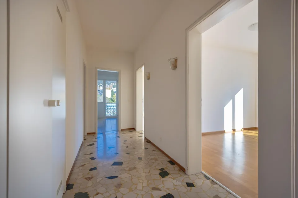 Spacious 3.5-room apartment on the upper floor with open view in Chiasso
