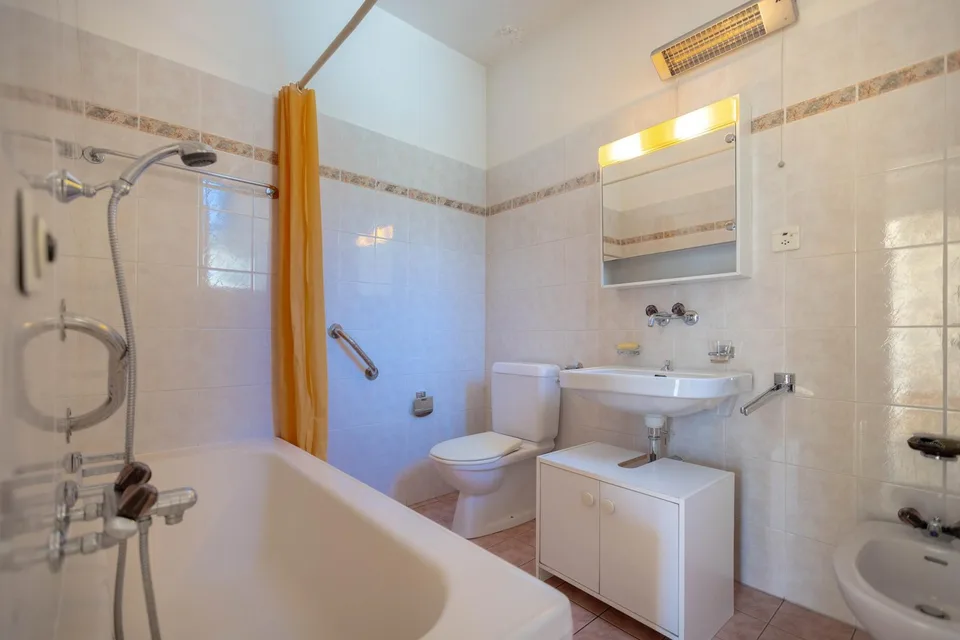 Spacious 3.5-room apartment on the upper floor with open view in Chiasso