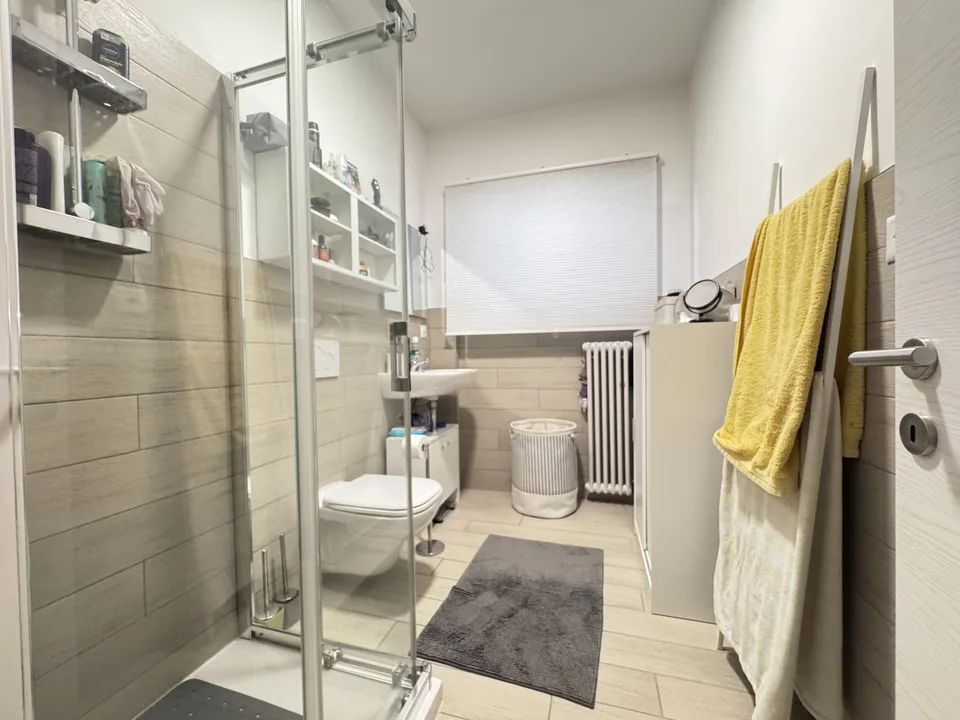 APPARTEMENT 4.5 PIÈCES ESPACIEUX COMME NEUF AVEC BALCON À LUGANO BREGANZONA