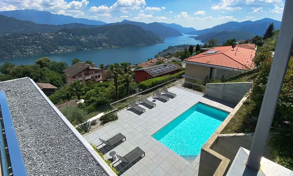 Moderne und geräumige 4.5-Zimmer-Wohnung mit Terrasse und Seeblick in Vernate