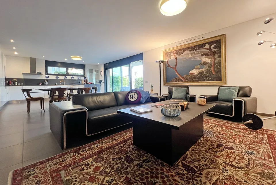 Geräumige 3.5-Zimmer-Wohnung mit Garten und zusätzlichen Räumen in Massagno