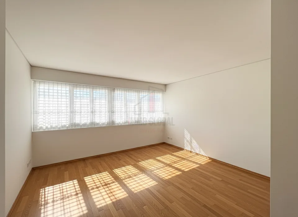 SPLENDIDES DACHGESCHOSS ERWARTET EINE NEUE FAMILIE