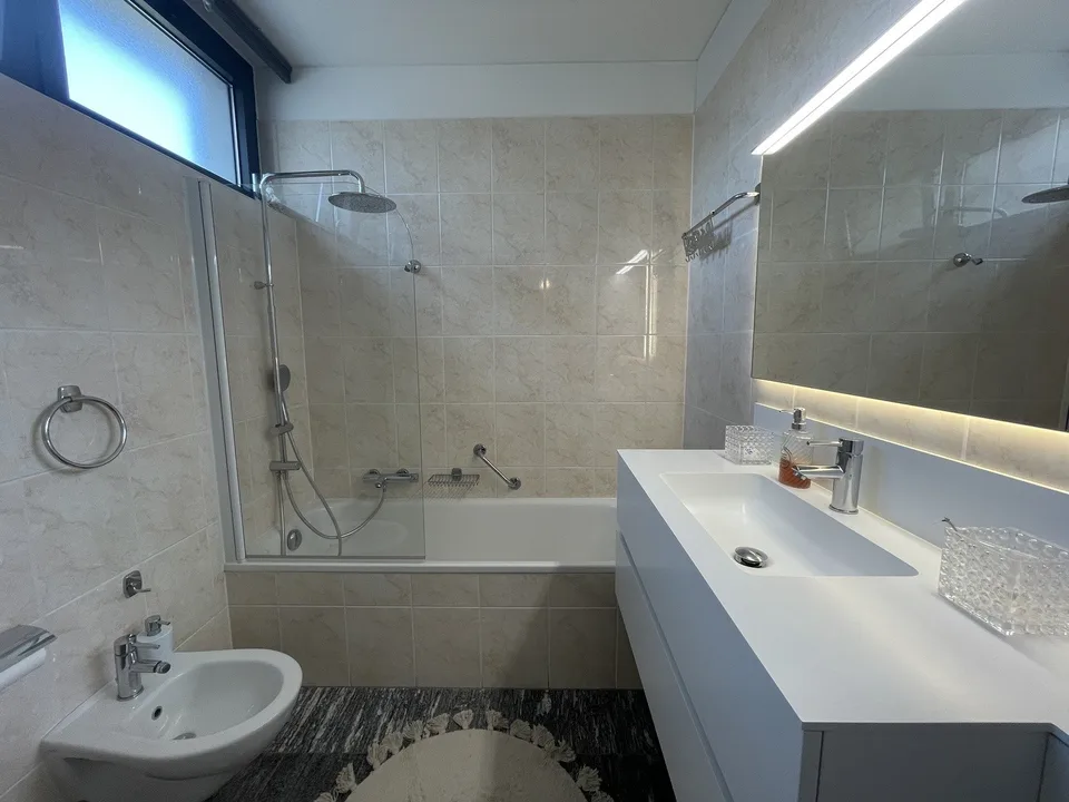Appartement élégant 4.5 au dernier étage avec deux places de parking