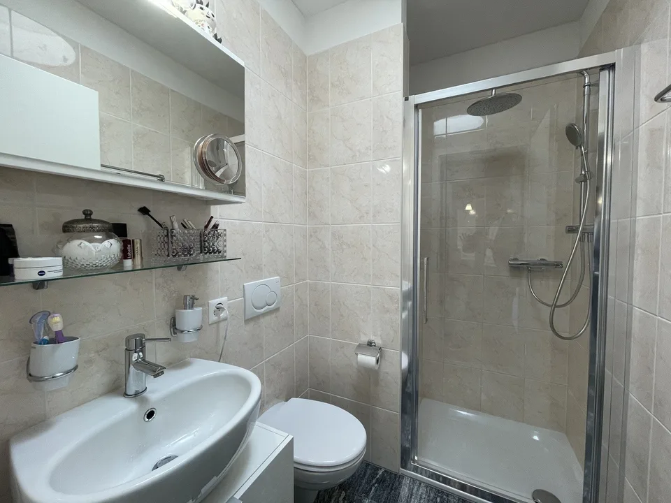 Appartement élégant 4.5 au dernier étage avec deux places de parking