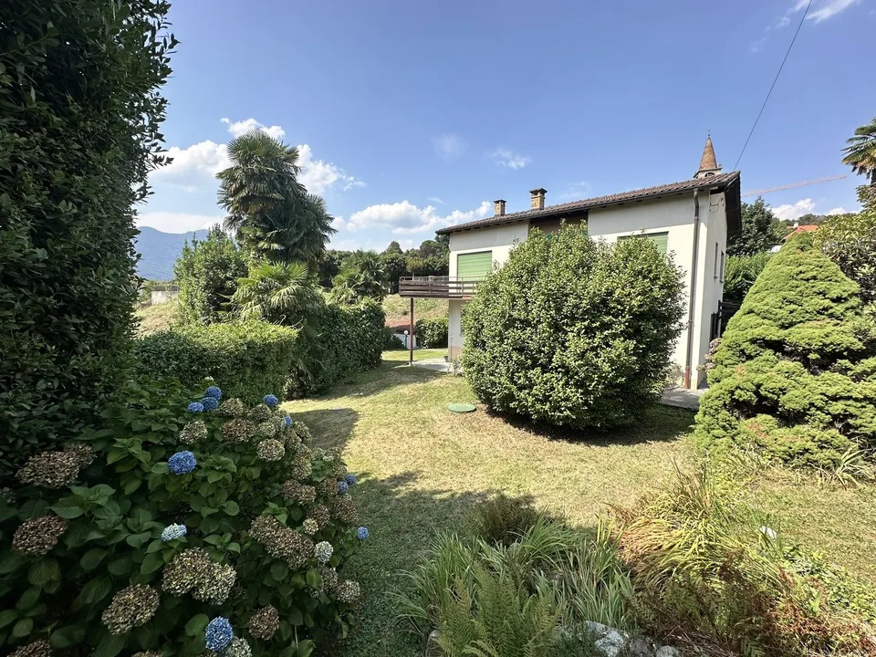 IMPERDIBILE CASA UNIFAMILIARE SU FONDO EDIFICABILE