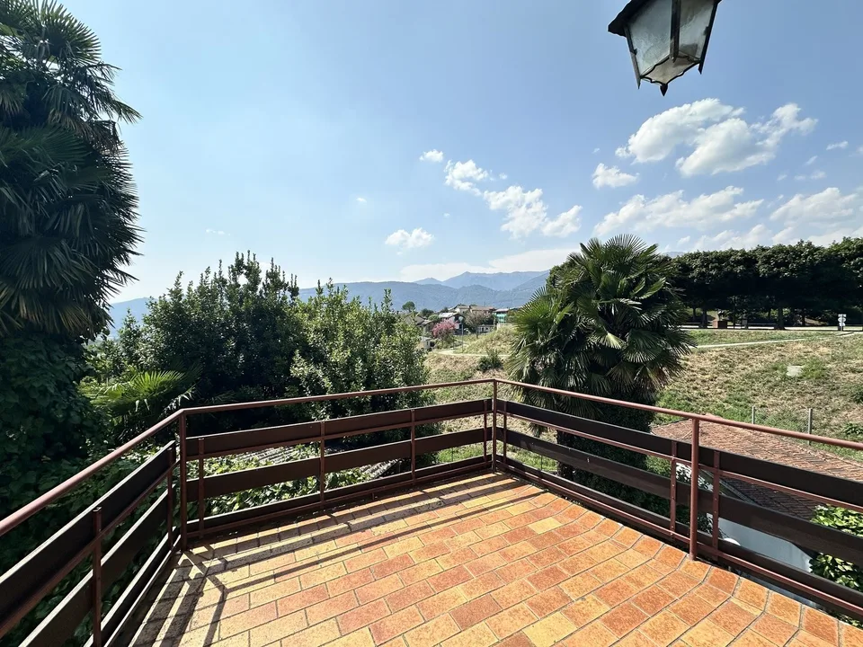 IMPERDIBILE CASA UNIFAMILIARE SU FONDO EDIFICABILE