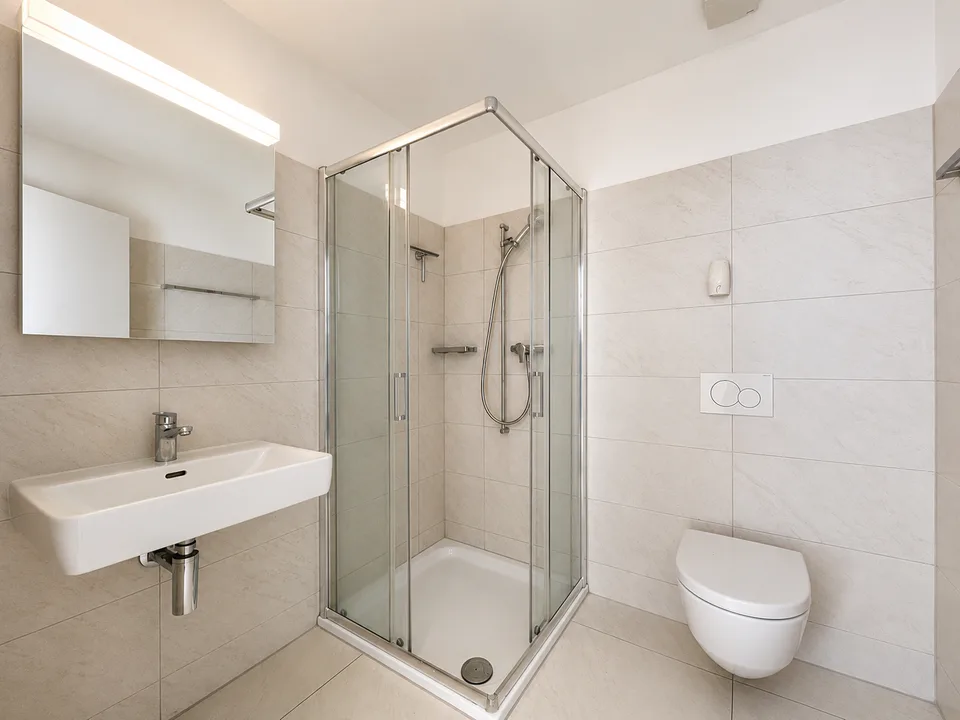 RIVERA - AFFITTASI 4.5 LOCALI CON TERRAZZA VETRATA