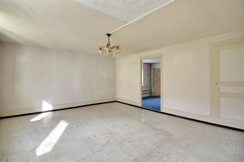 Casa di Villaggio da Trasformare con Permesso Validato per una Villa Individuale