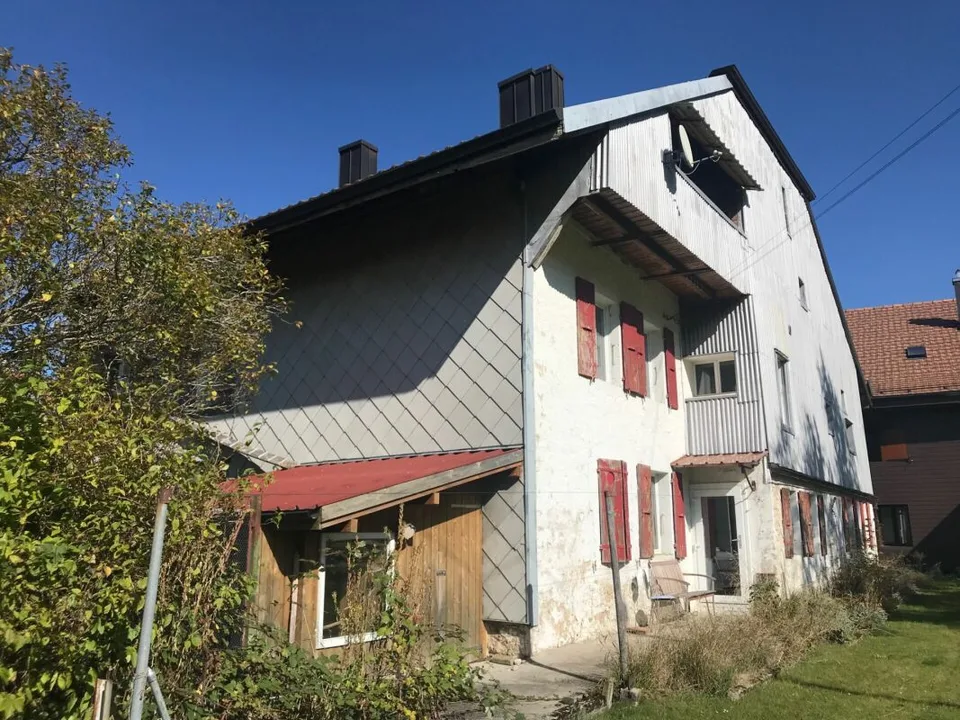MAISON VILLAGEOISE A TRANSFORMER AVEC PERMIS EN FORCE  POUR UNE VILLA INDIVIDUELLE