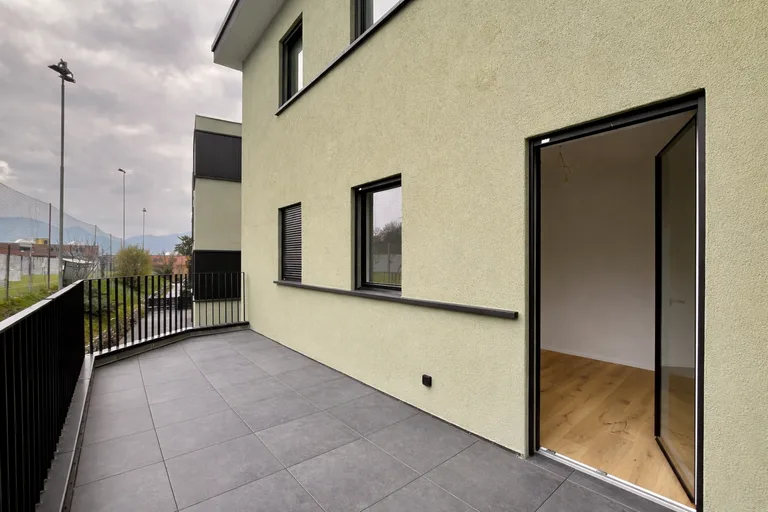 NOVAZZANO - NOUVEAU 3.5 PIÈCES AVEC VUE DÉGAGÉE