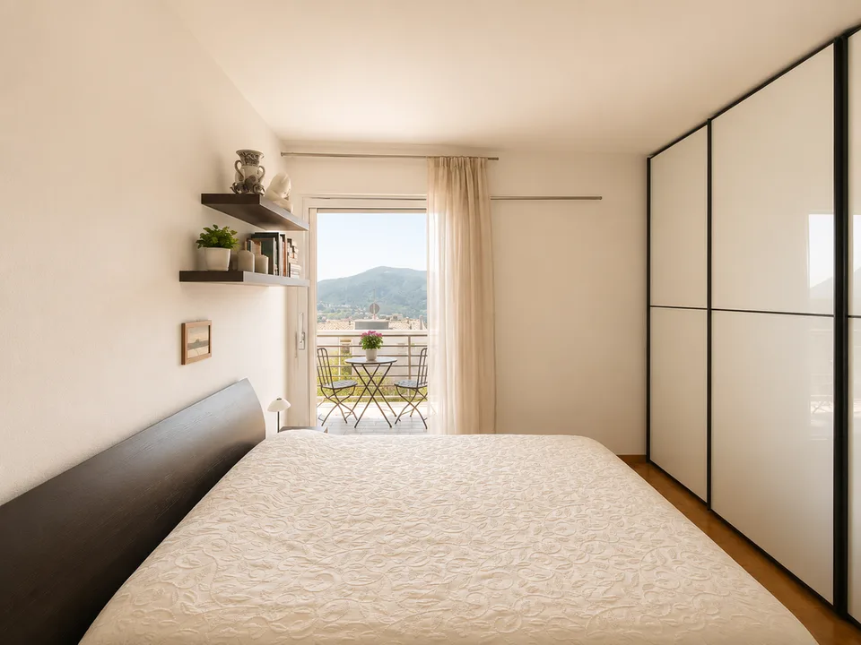 VACALLO - BRIGHT PROPERTY WITH PRIVATE GARDEN FOR SALE