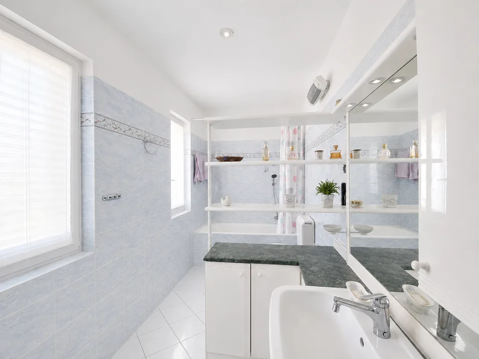 VACALLO - BRIGHT PROPERTY WITH PRIVATE GARDEN FOR SALE