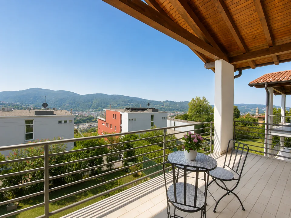 VACALLO - BRIGHT PROPERTY WITH PRIVATE GARDEN FOR SALE