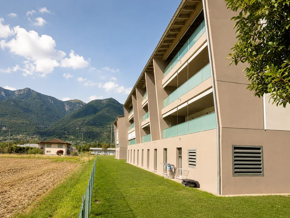 CONTONE - VENDESI MODERNO APPARTAMENTO CON AMPIA TERRAZZA