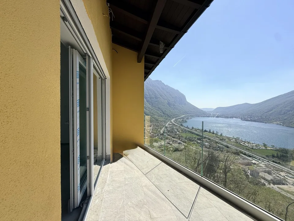 HOUSE 5.5 ROOMS RENOVATED WITH STUNNING LAKE VIEW IN ROVIO