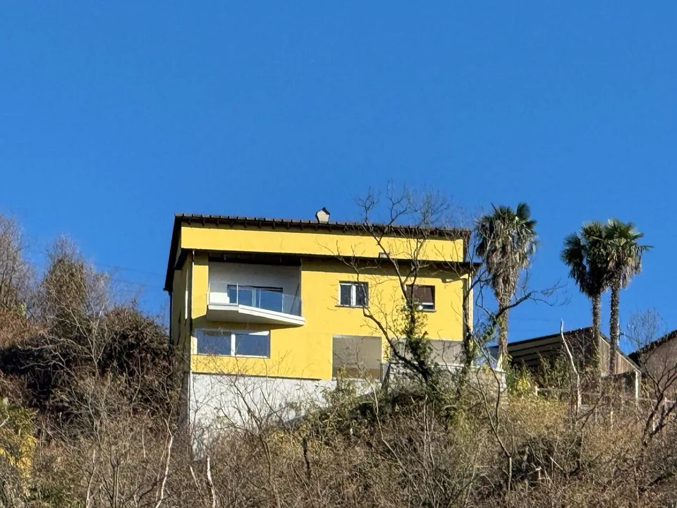 HOUSE 5.5 ROOMS RENOVATED WITH STUNNING LAKE VIEW IN ROVIO