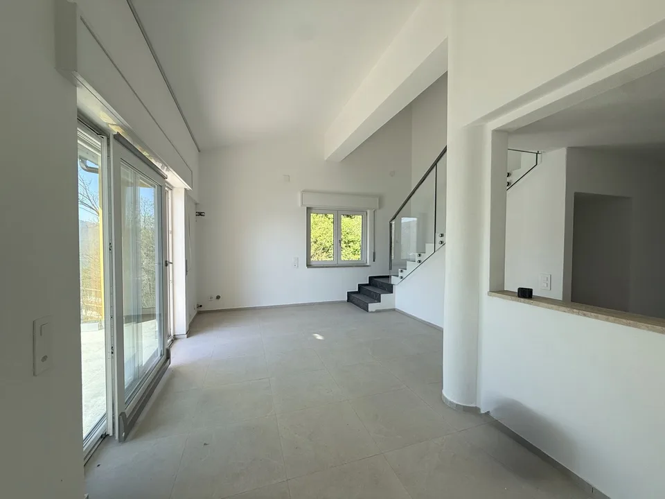 HOUSE 5.5 ROOMS RENOVATED WITH STUNNING LAKE VIEW IN ROVIO