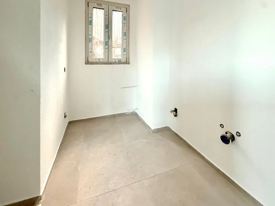 HOUSE 5.5 ROOMS RENOVATED WITH STUNNING LAKE VIEW IN ROVIO