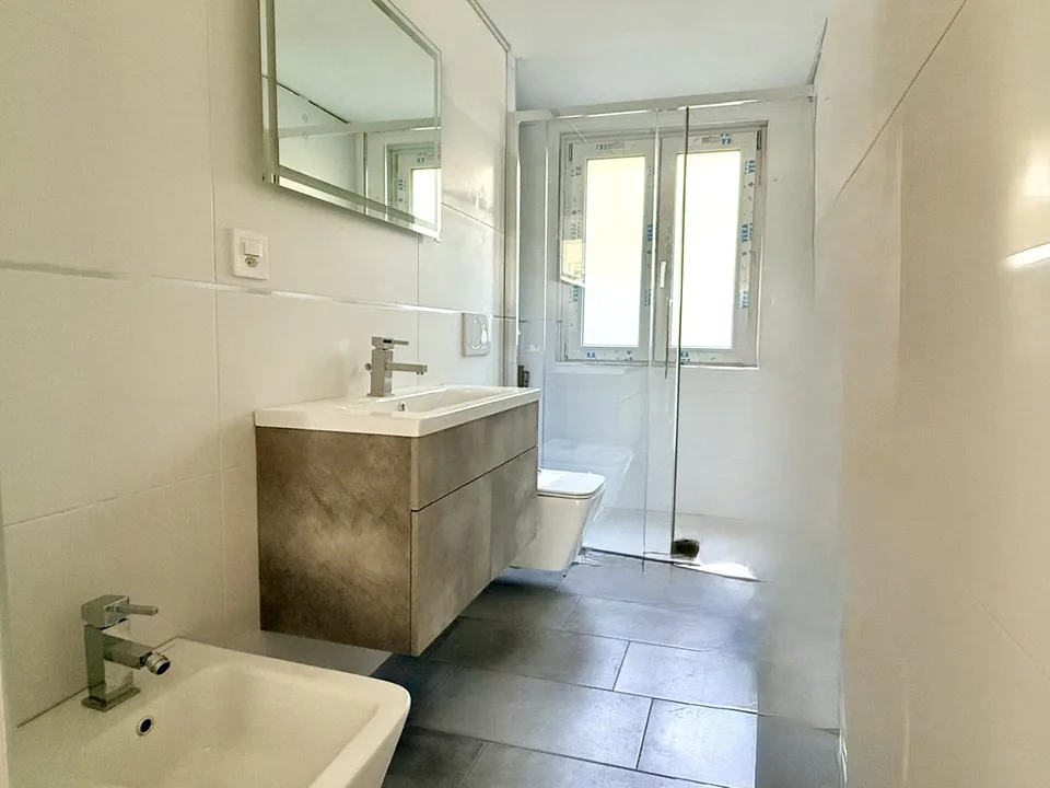 HOUSE 5.5 ROOMS RENOVATED WITH STUNNING LAKE VIEW IN ROVIO