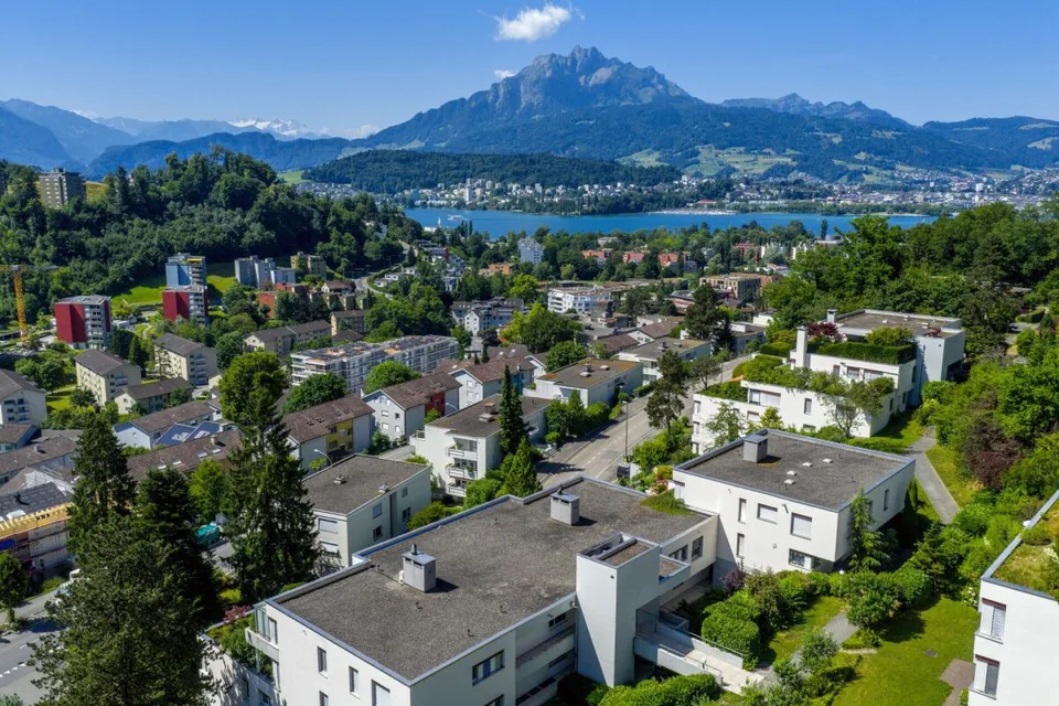 Lebensqualität pur - sonnige Südhanglage mit Pilatusblick