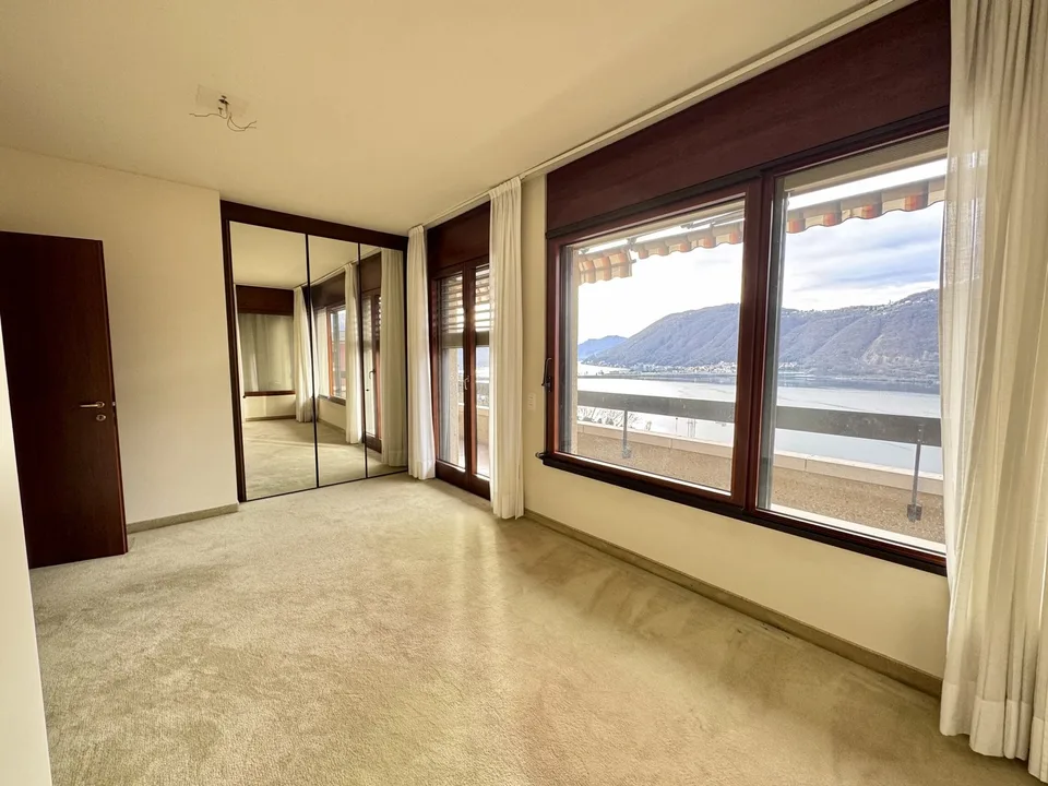 LARGE VILLA 9 ROOMS WITH BREATHTAKING LAKE VIEW IN CAMPIONE