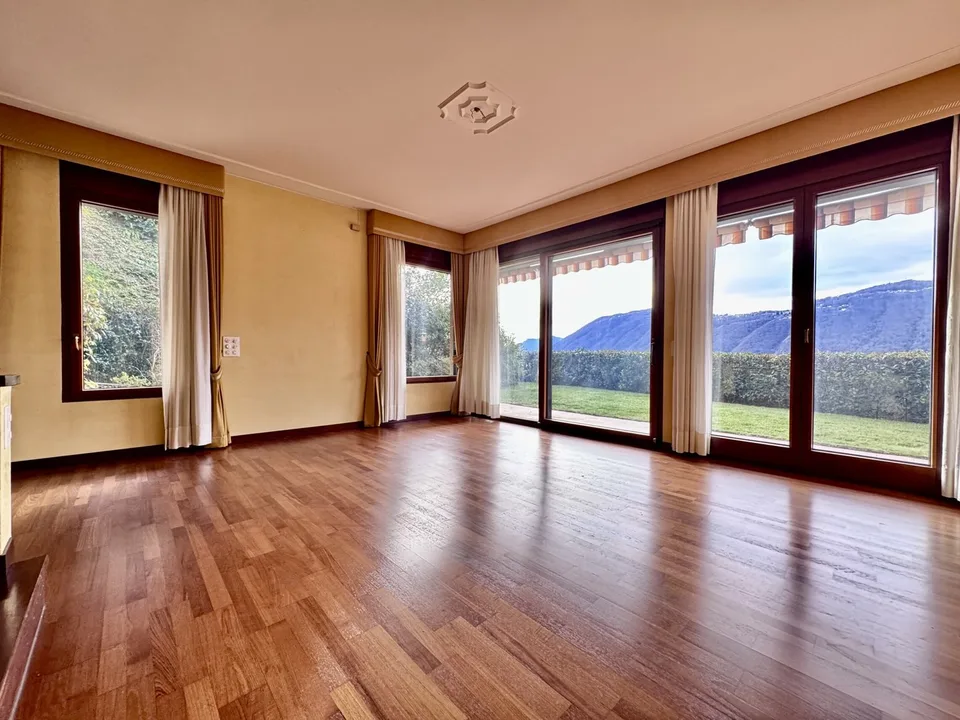 LARGE VILLA 9 ROOMS WITH BREATHTAKING LAKE VIEW IN CAMPIONE