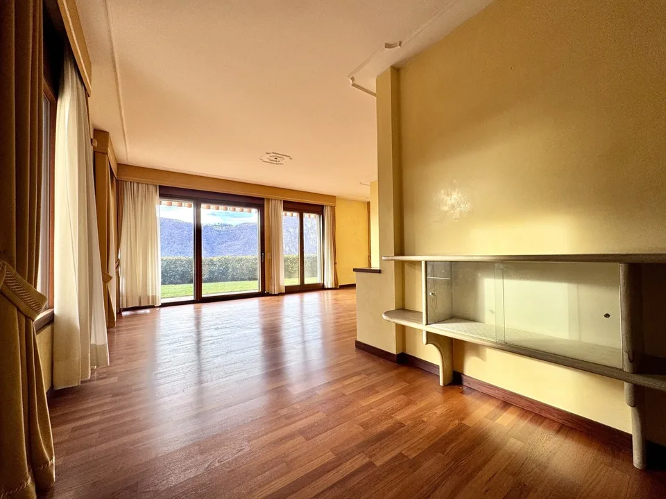 LARGE VILLA 9 ROOMS WITH BREATHTAKING LAKE VIEW IN CAMPIONE