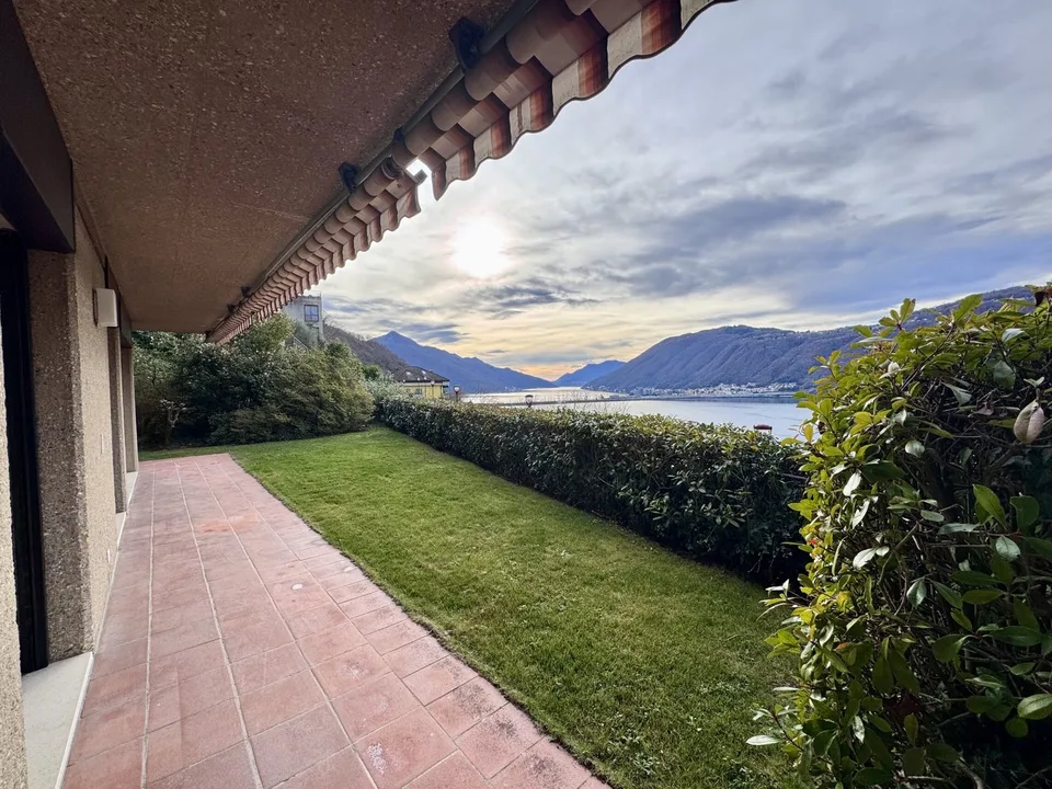 LARGE VILLA 9 ROOMS WITH BREATHTAKING LAKE VIEW IN CAMPIONE
