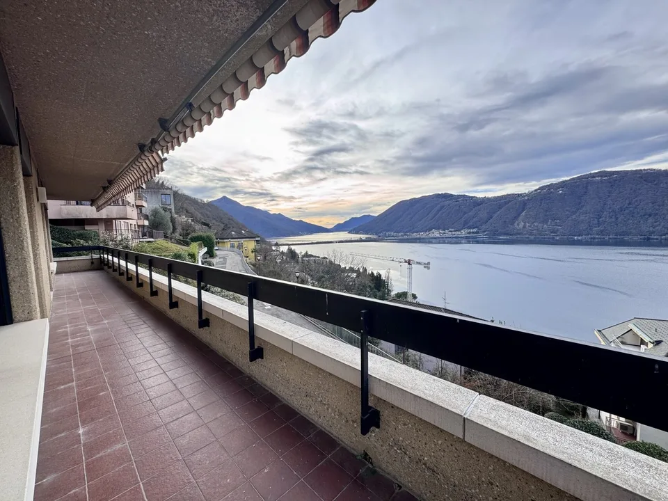 LARGE VILLA 9 ROOMS WITH BREATHTAKING LAKE VIEW IN CAMPIONE