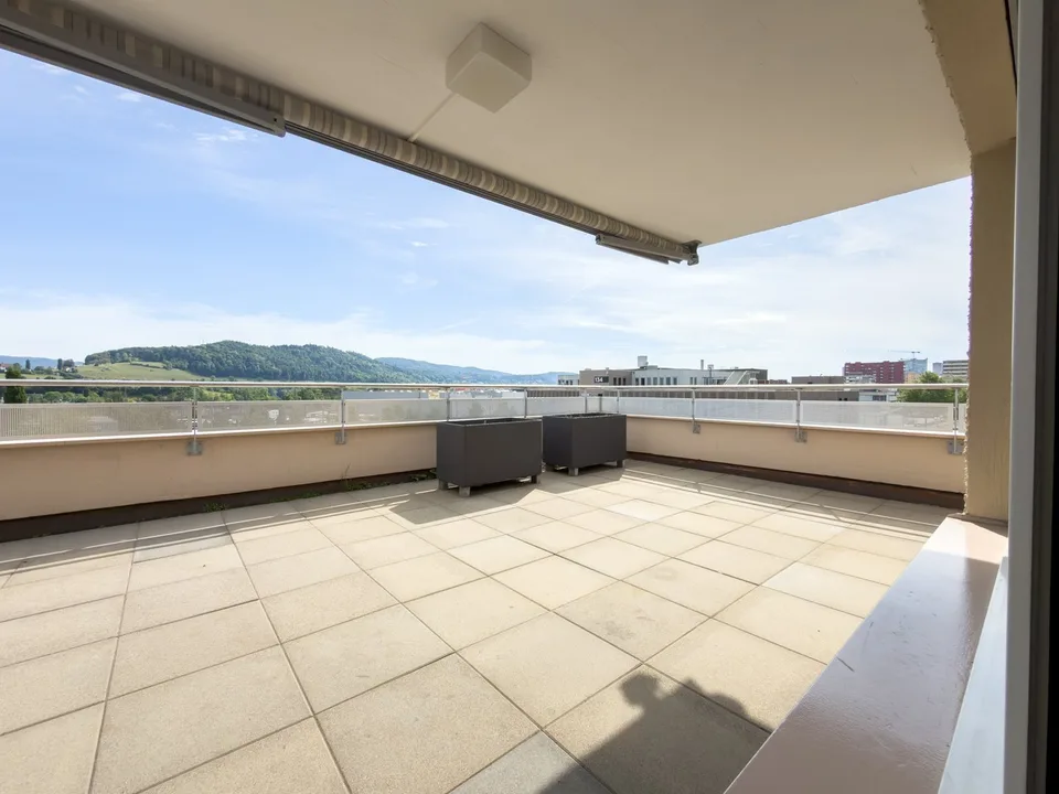 Schöne helle 4.5-Zimmer-Attikawohnung mit Terrasse