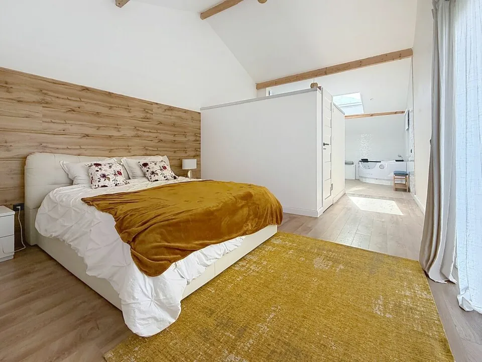 Zwei aneinandergebaute 5,5-Zimmer-Häuser mit einer separaten 31m2-Wohnung in Lugrin mit Blick auf den See