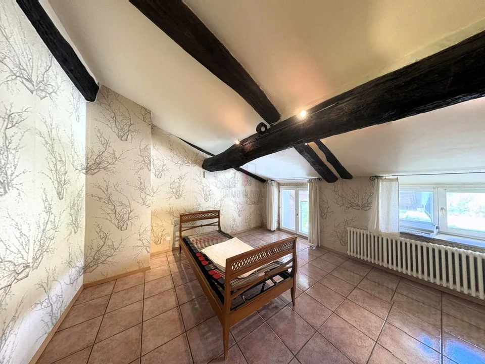 Schönes Haus mit Garten und teilweisem Seeblick