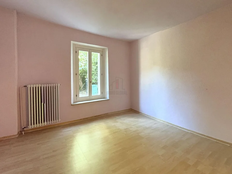 Schönes Haus mit Garten und teilweisem Seeblick