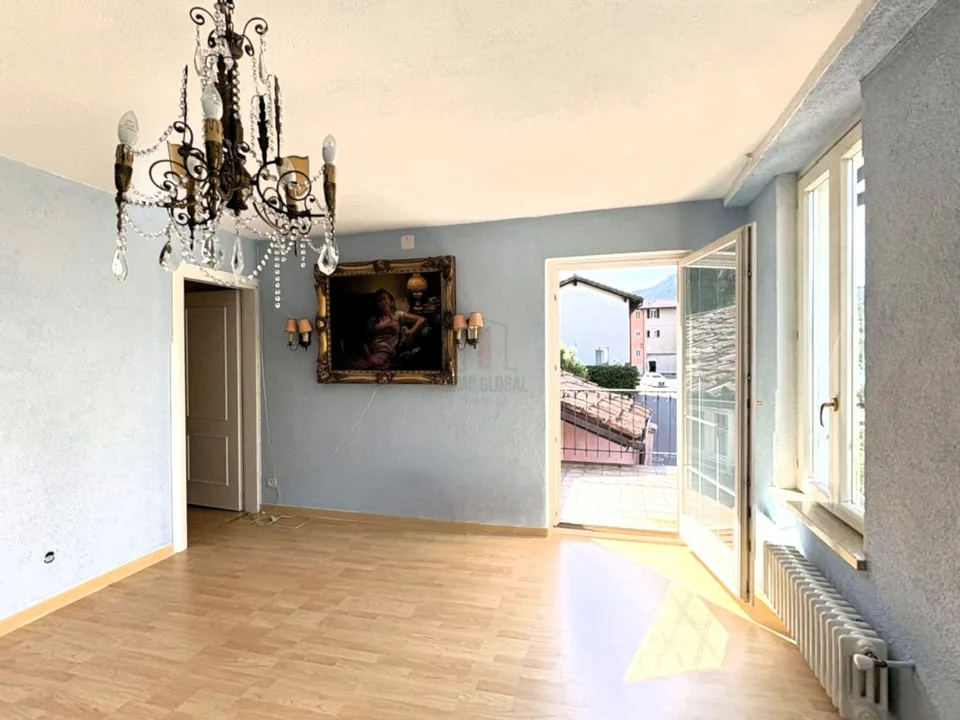Schönes Haus mit Garten und teilweisem Seeblick