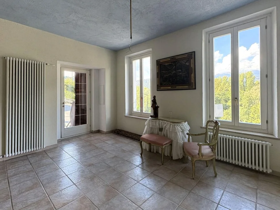 Schönes Haus mit Garten und teilweisem Seeblick