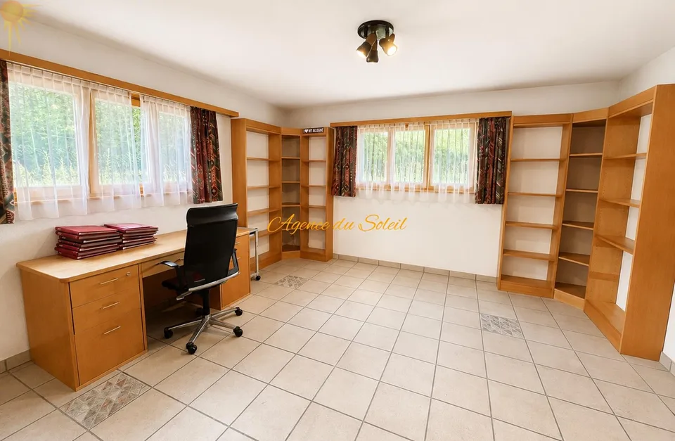 En Exclusivité ! Superbe chalet de 8.5 pièces en bordure du golf Ballesteros à Crans !