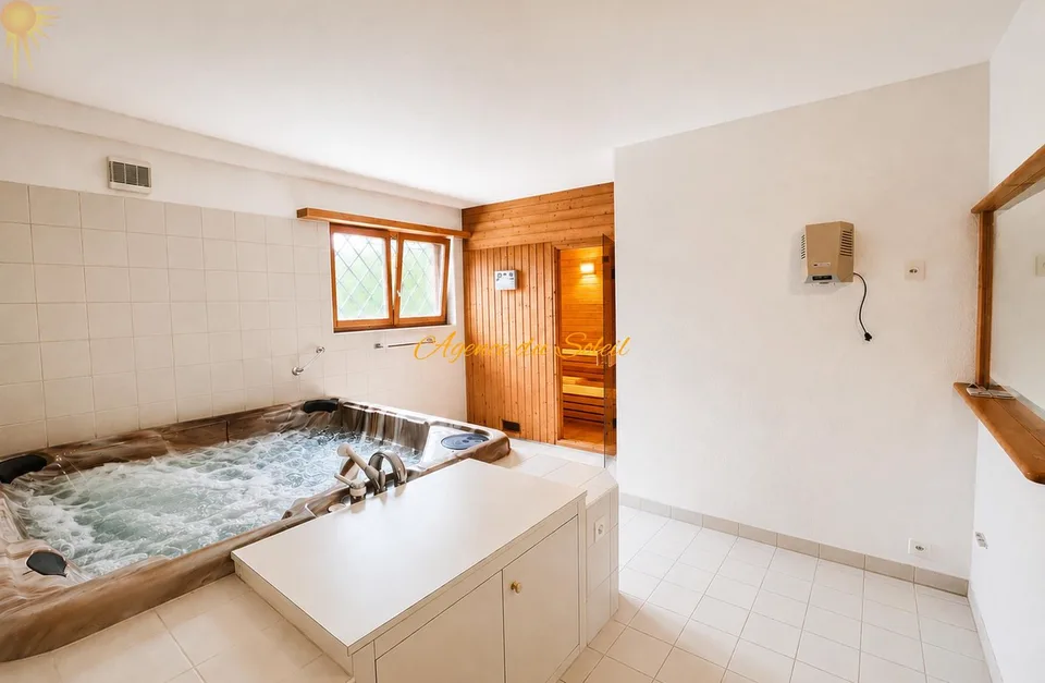 En Exclusivité ! Superbe chalet de 8.5 pièces en bordure du golf Ballesteros à Crans !