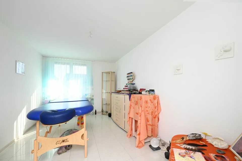 4-room apartment for rent with eat-in kitchen