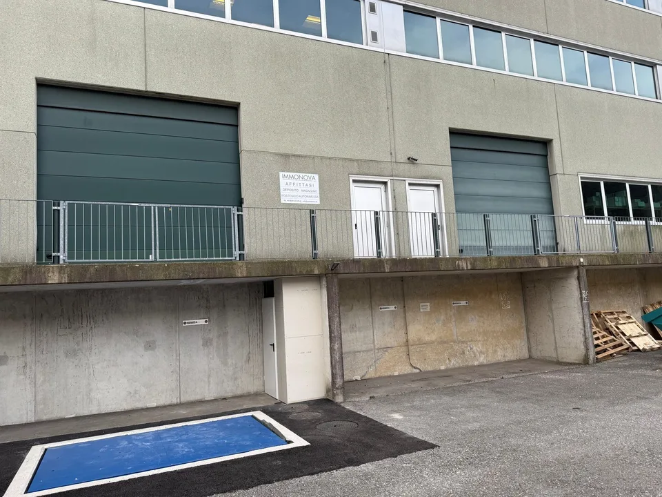 Bis zu 3 Monate kostenlos - Gewerbefläche und Lager in Mendrisio zur Miete
