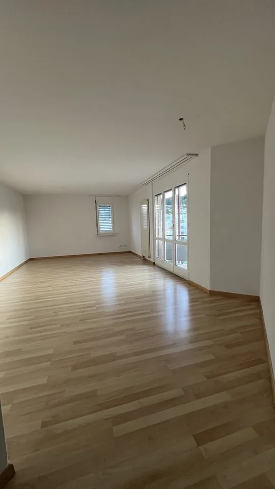Wohnung mit Balkon sucht neuen Mieter.