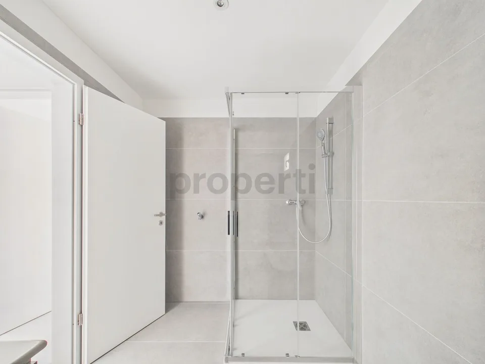 Modernes 2.5-Zimmer-Apartment mit Parkplatz und Lademöglichkeit, Biasca