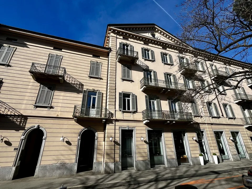 LUGANO - GROßES UND EXKLUSIVES 2.5-ZIMMER-WOHNUNG ZUM VERKAUF