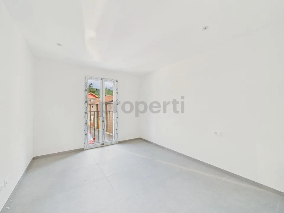 Moderno attico 3.5 locali con parcheggio privato, Biasca